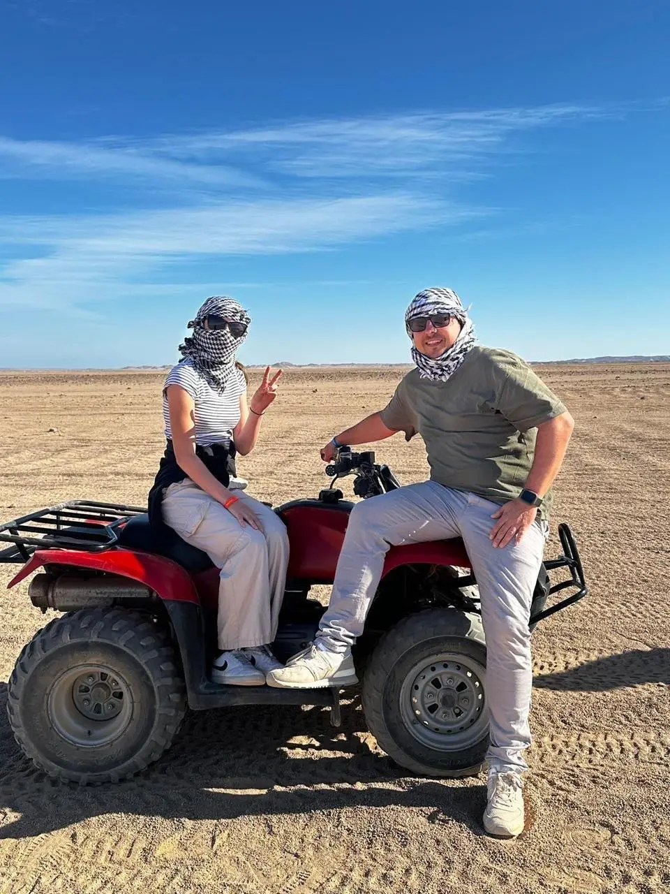 Quad-Tour zu einer Oase in der ägyptischen Wüste